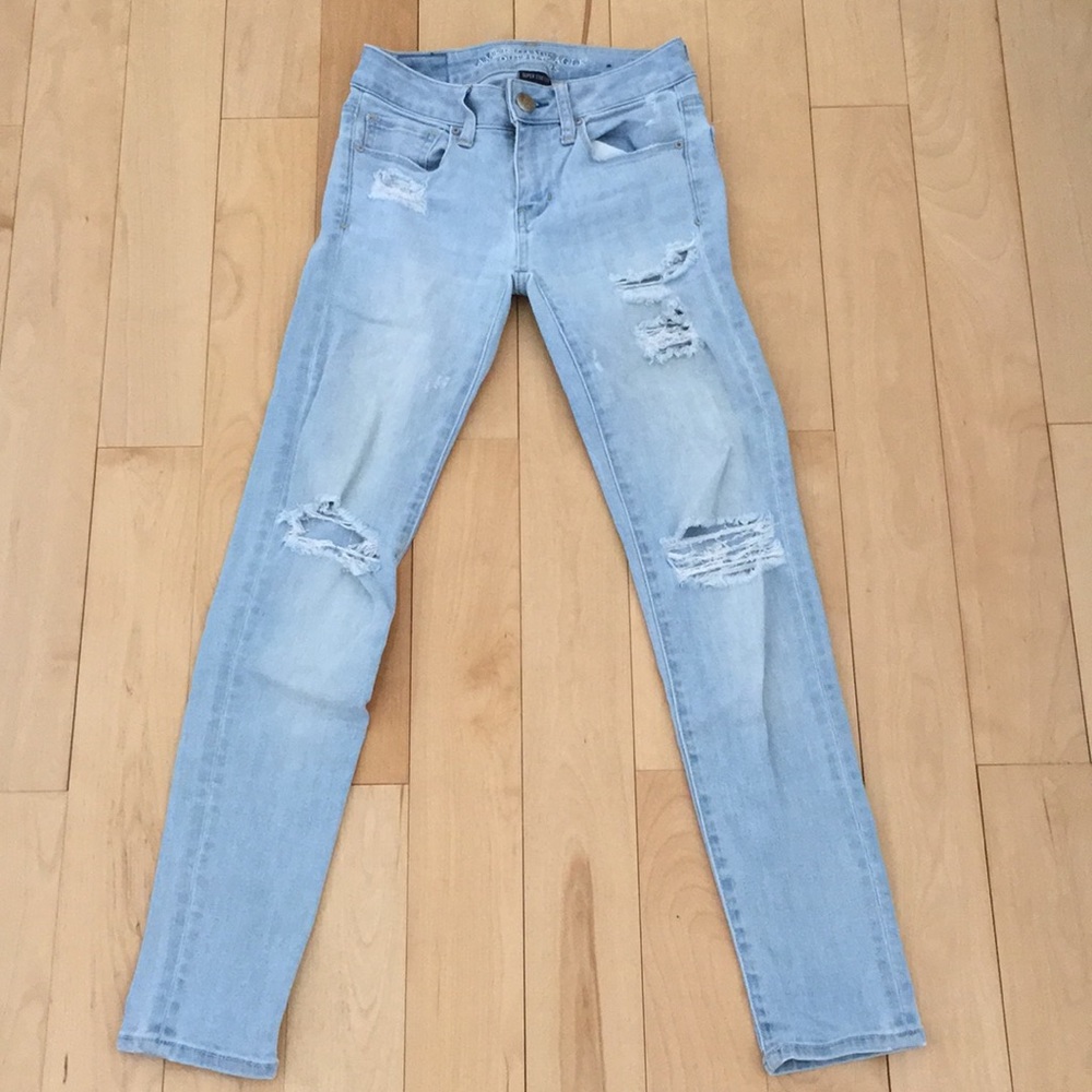 American Eagle Light Wash Ripped Skinny Jeans